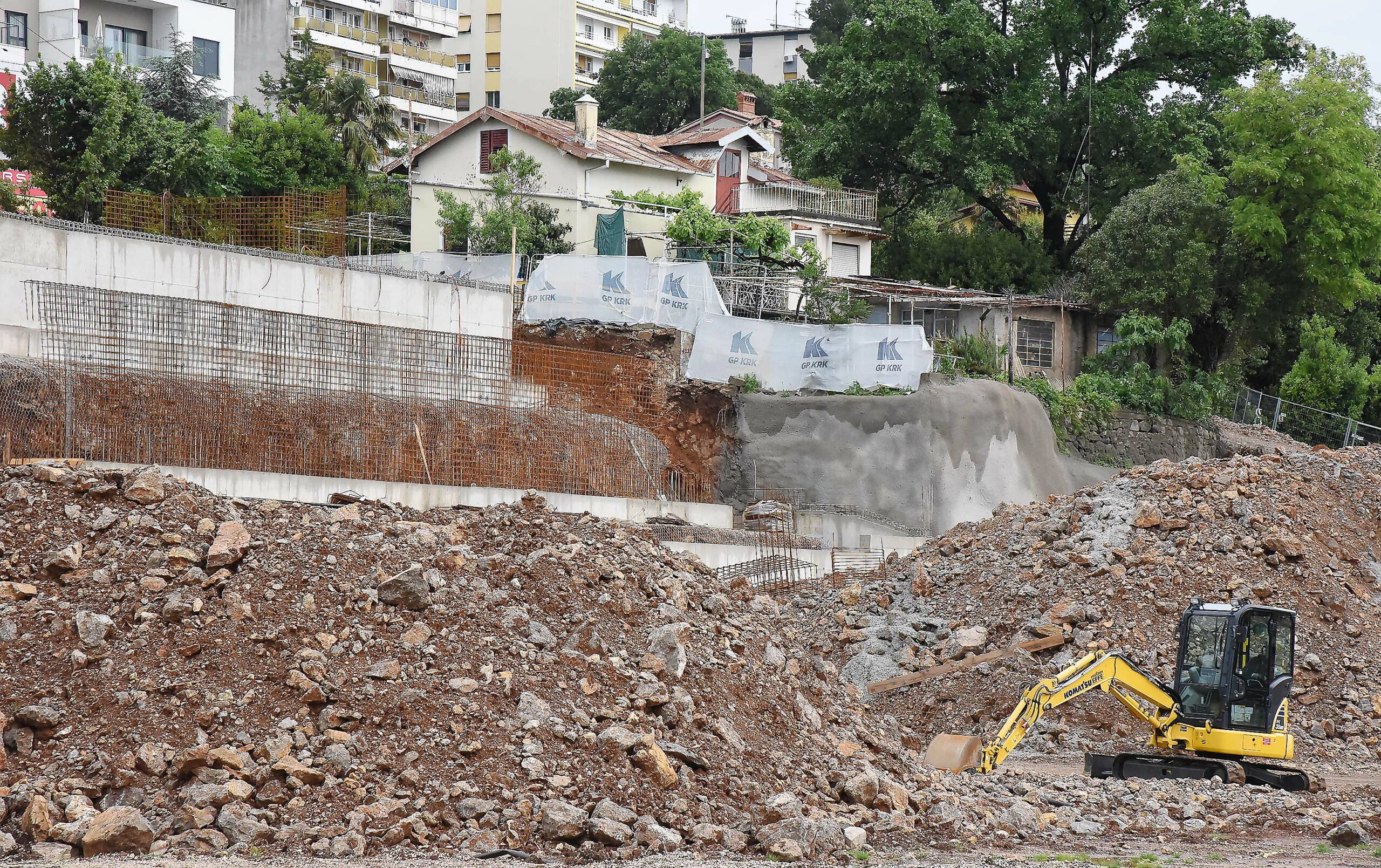 Kuća obitelji Pokorny pored gradilišta na kojem će niknuti novi nogometni stadion / Foto SERGEJ DRECHSLER
